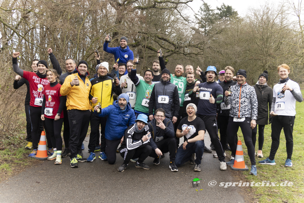 Gut gelaunte Teilnehmer beim Winterlauf
